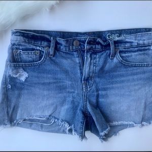 Gap distressed denim shorts • Size 27”/4